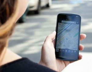 GPS-Tracker mit Karte auf Smartphone.